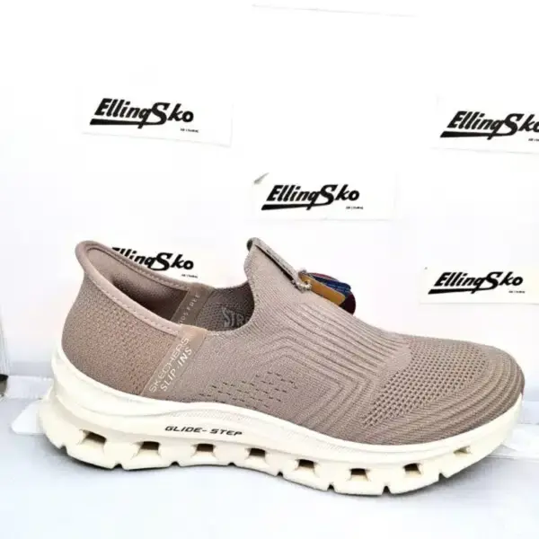 SKECHERS GLIDESTEP SLIP INN 15