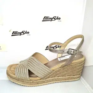 UNISA CERESA Damesandal i gyldne farver